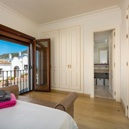 Stylish 3 Bed House 2 Bathrooms, With Patio, Roof Terrace And Communal Pool 5 Minutes Away From The Beautiful Spanish White Village Of Casares Pueblo And Only 20 Mins From The Sea Kültér fotó