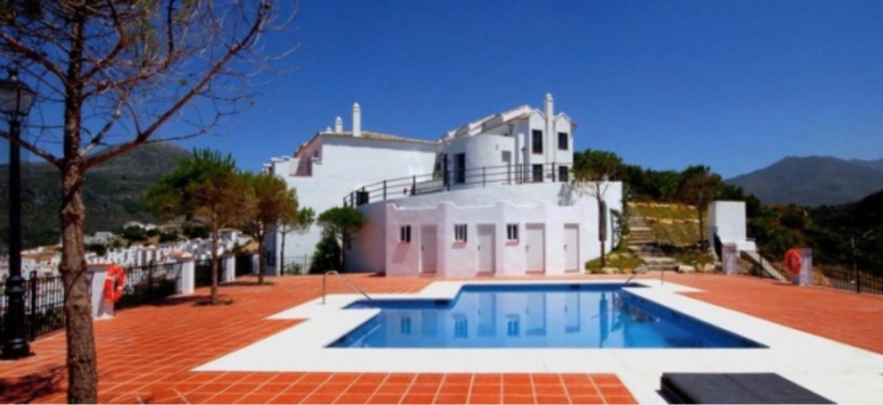 Stylish 3 Bed House 2 Bathrooms, With Patio, Roof Terrace And Communal Pool 5 Minutes Away From The Beautiful Spanish White Village Of Casares Pueblo And Only 20 Mins From The Sea Kültér fotó