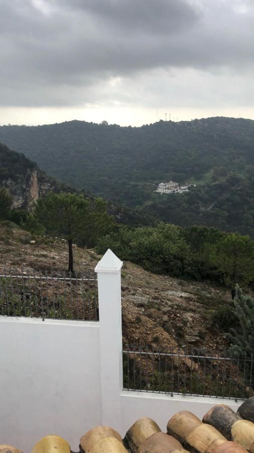 Stylish 3 Bed House 2 Bathrooms, With Patio, Roof Terrace And Communal Pool 5 Minutes Away From The Beautiful Spanish White Village Of Casares Pueblo And Only 20 Mins From The Sea Kültér fotó