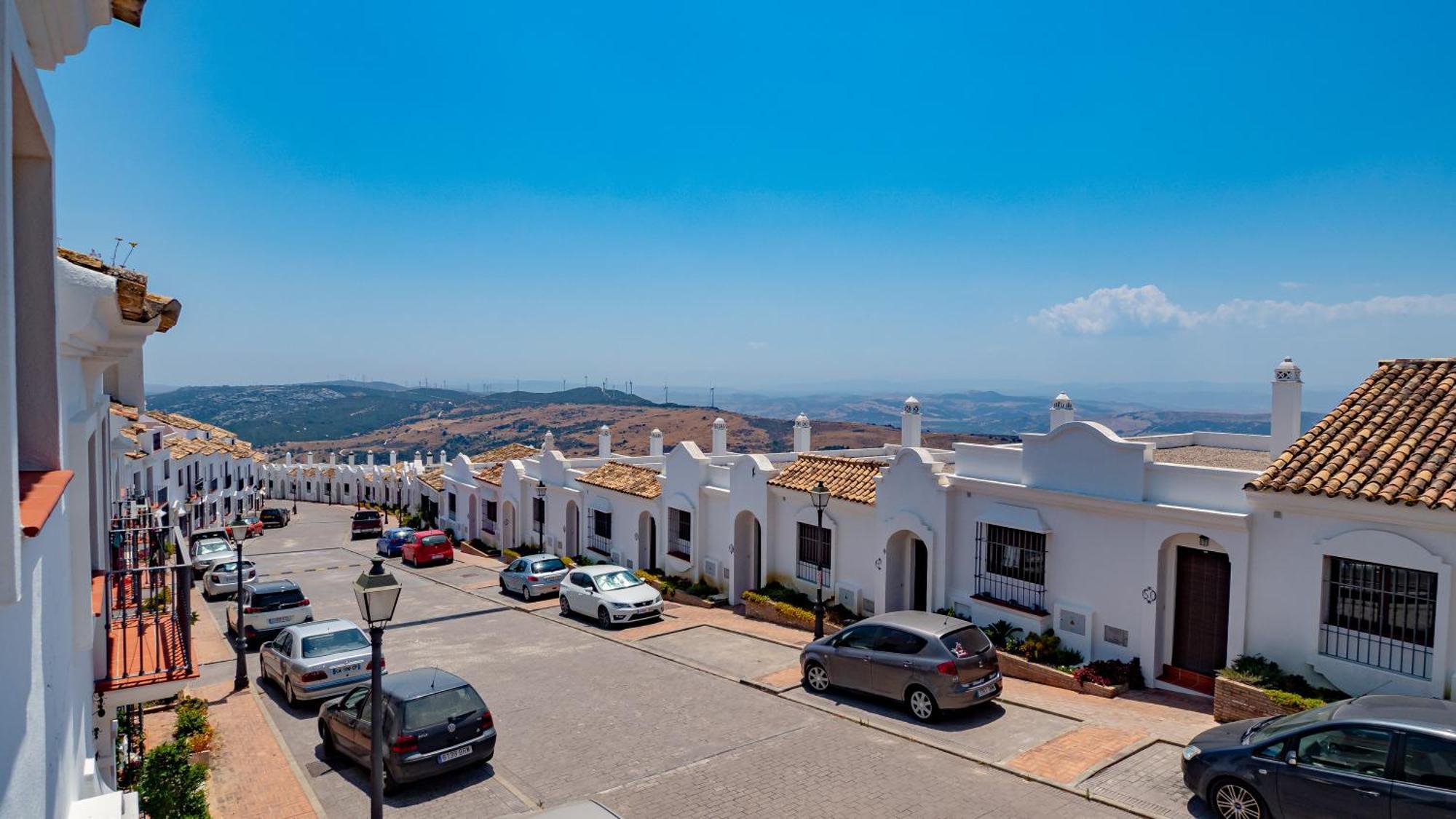 Stylish 3 Bed House 2 Bathrooms, With Patio, Roof Terrace And Communal Pool 5 Minutes Away From The Beautiful Spanish White Village Of Casares Pueblo And Only 20 Mins From The Sea Kültér fotó