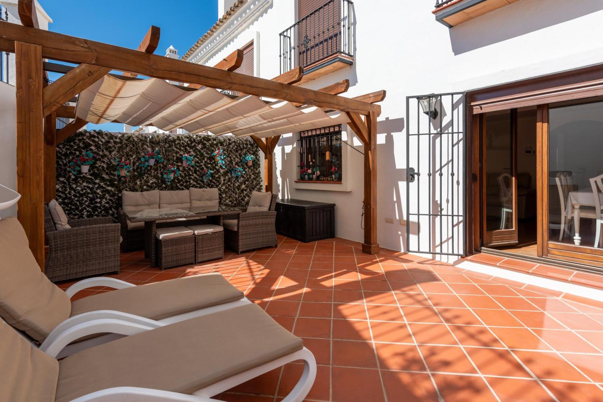 Stylish 3 Bed House 2 Bathrooms, With Patio, Roof Terrace And Communal Pool 5 Minutes Away From The Beautiful Spanish White Village Of Casares Pueblo And Only 20 Mins From The Sea Kültér fotó